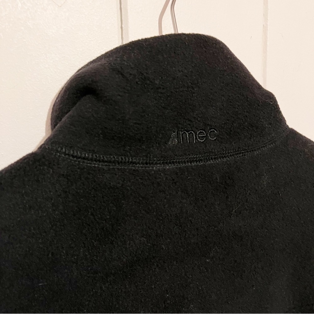 MEC Black Zip Up Polartec Fleece Jacket. Size Medium. - Picture 11 of 12